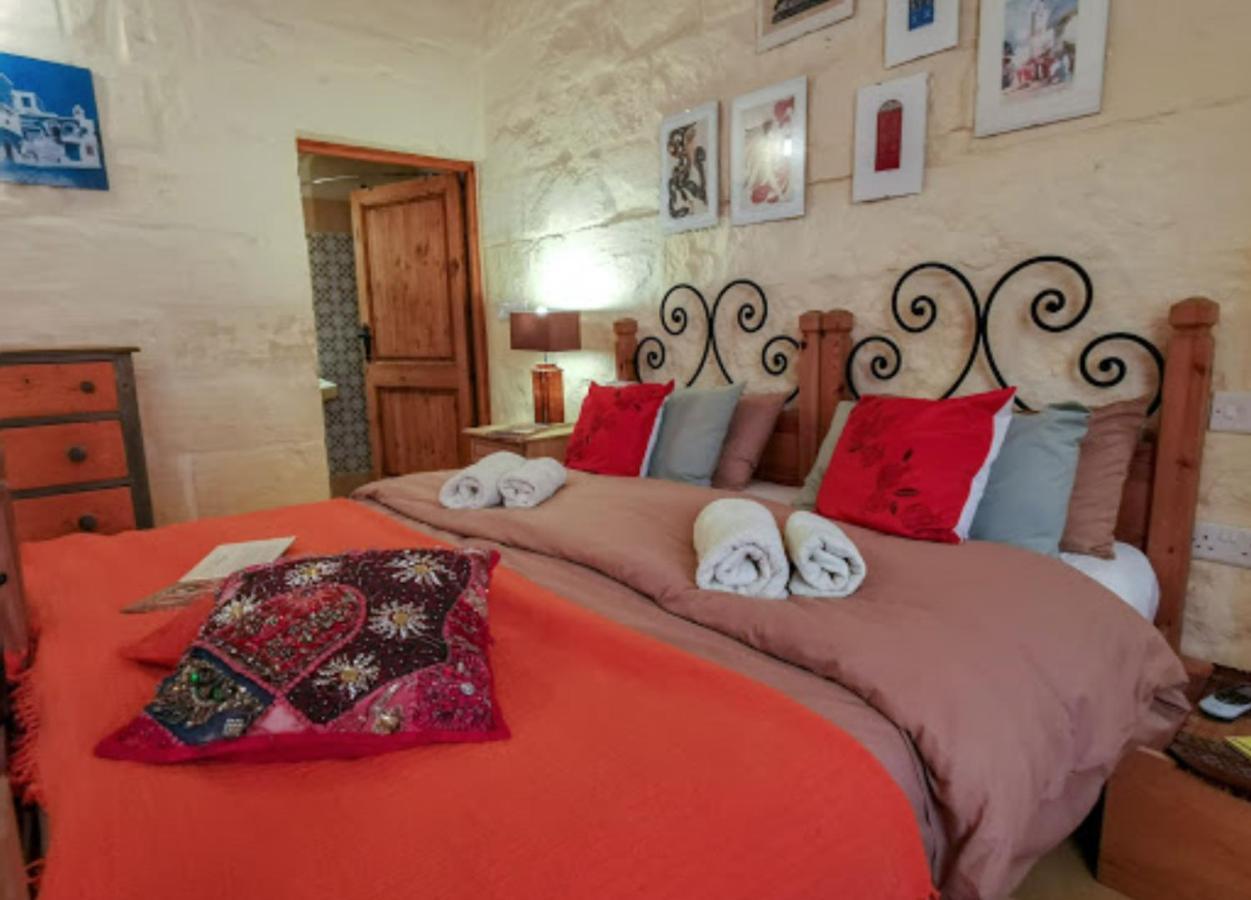 Għarb Peaceful Farmhouse Stay With Cozy Yard المظهر الخارجي الصورة