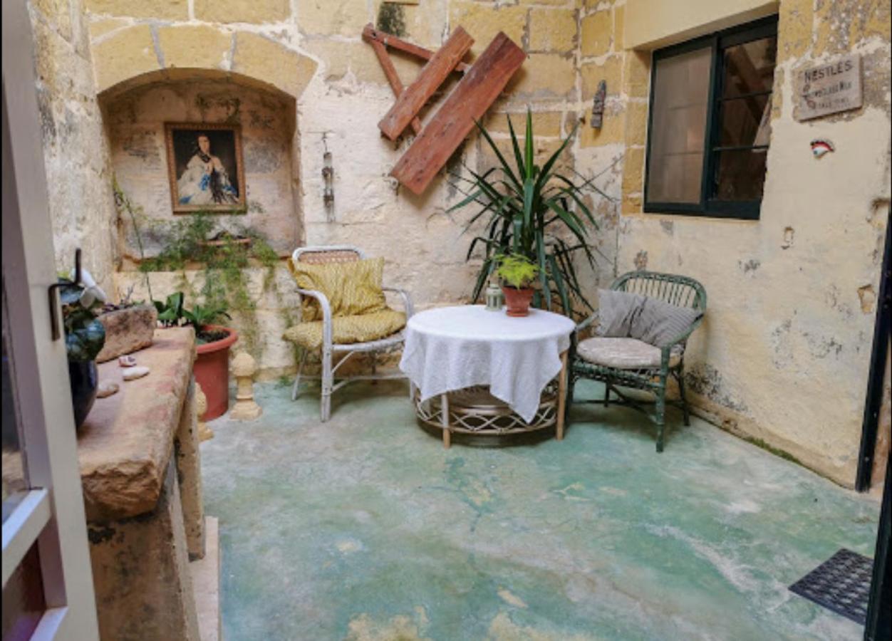 Għarb Peaceful Farmhouse Stay With Cozy Yard المظهر الخارجي الصورة