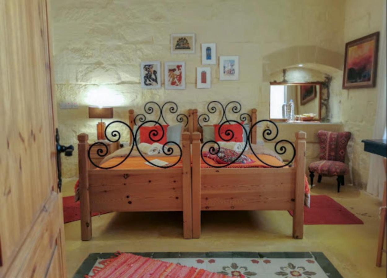 Għarb Peaceful Farmhouse Stay With Cozy Yard المظهر الخارجي الصورة
