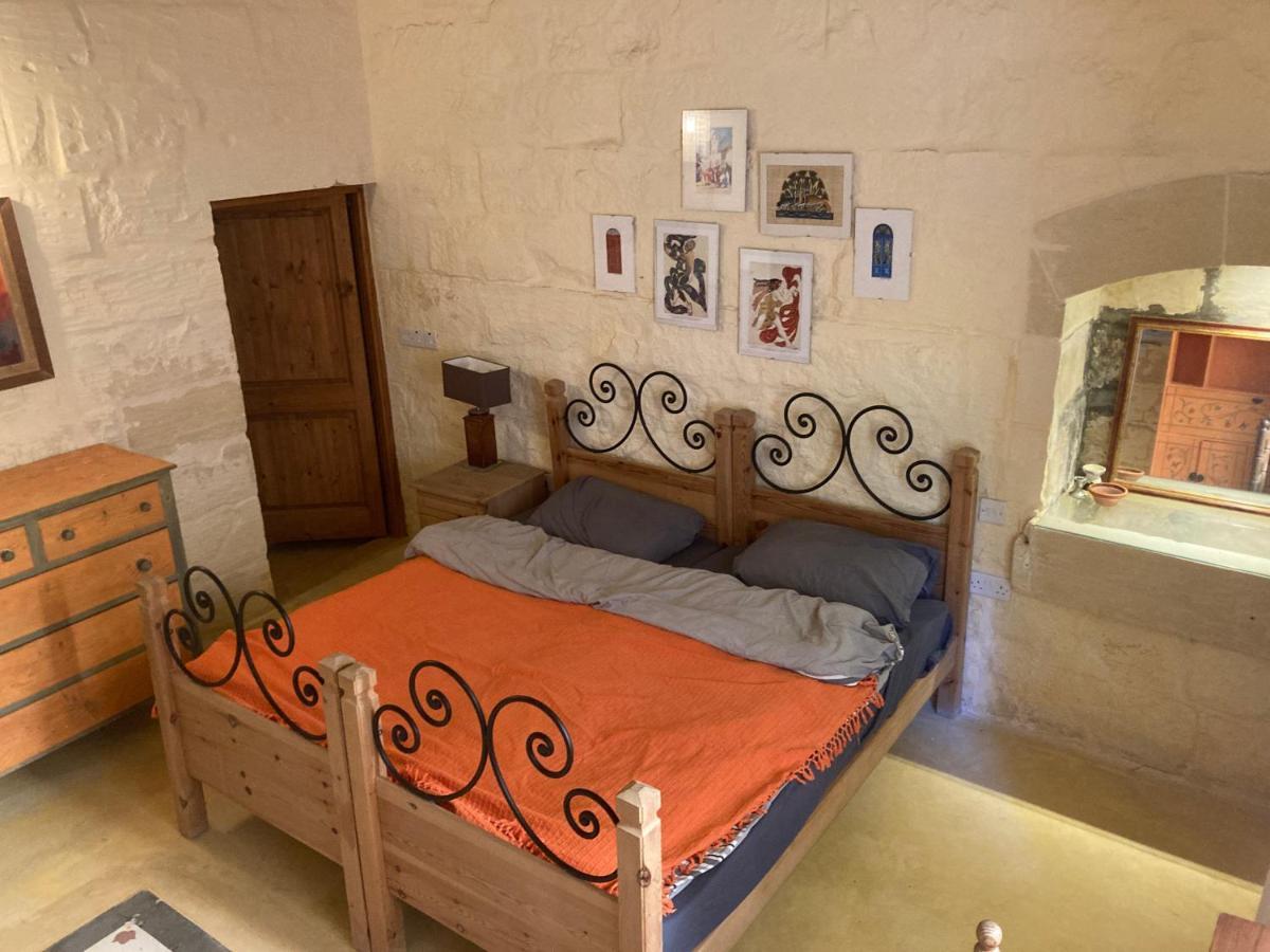 Għarb Peaceful Farmhouse Stay With Cozy Yard المظهر الخارجي الصورة