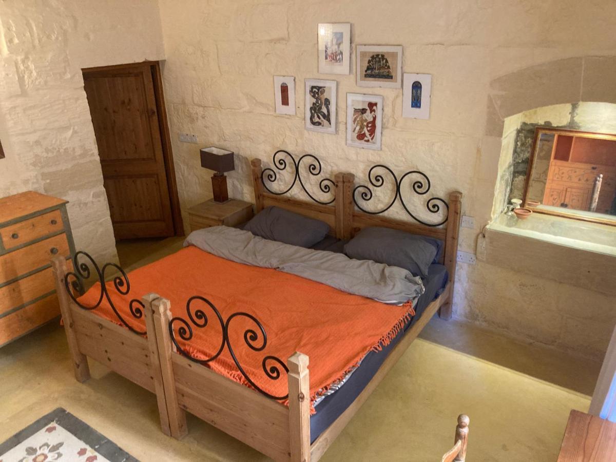 Għarb Peaceful Farmhouse Stay With Cozy Yard المظهر الخارجي الصورة