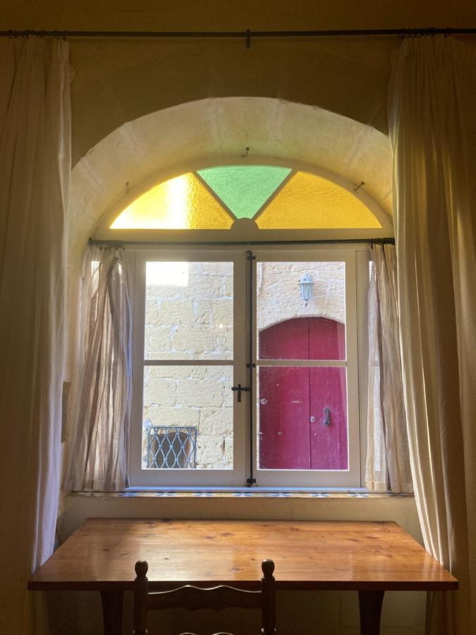 Għarb Peaceful Farmhouse Stay With Cozy Yard المظهر الخارجي الصورة