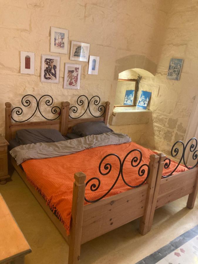 Għarb Peaceful Farmhouse Stay With Cozy Yard المظهر الخارجي الصورة