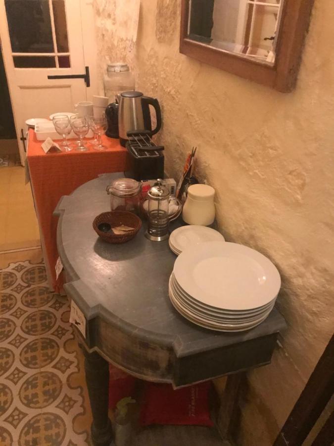 Għarb Peaceful Farmhouse Stay With Cozy Yard المظهر الخارجي الصورة